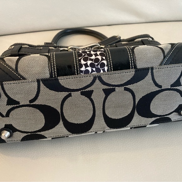 Coach Handbag - Picture 2 of 6